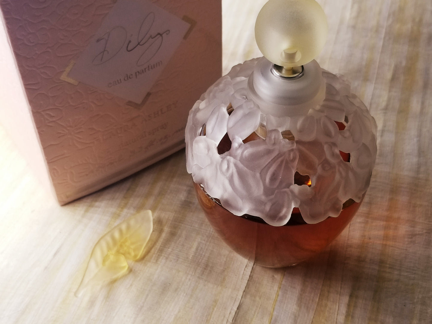 Dilys Laura Ashley for women EDP Spray 100 ml 3.4 oz OR 50 ml 1.7 oz, Vintage, Rare, Same as pic