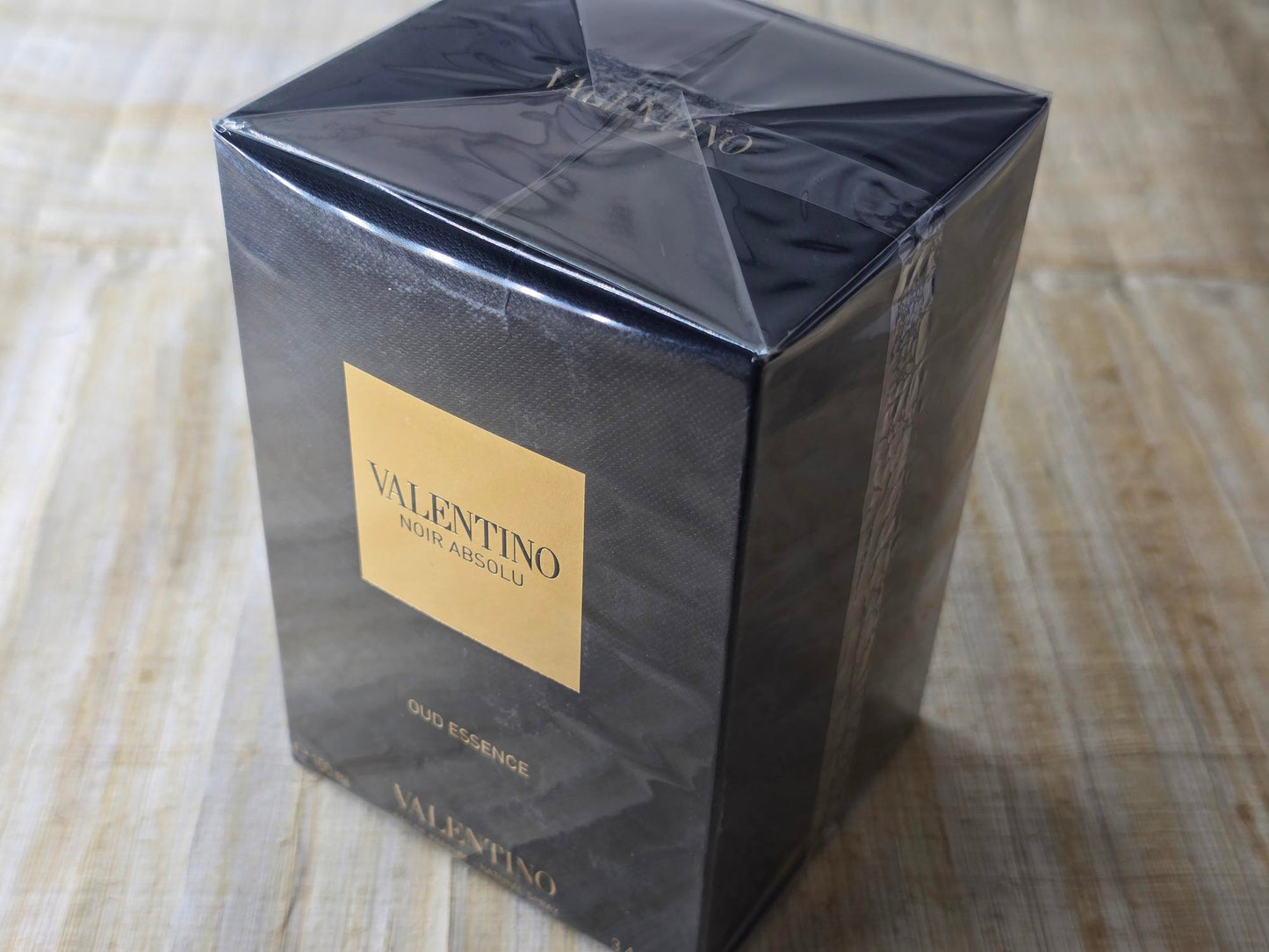 Valentino Noir Absolu Oud Essence Valentino for women and men EDT Spray 100 ml 3.4 oz, Vintage, Rare, Sealed